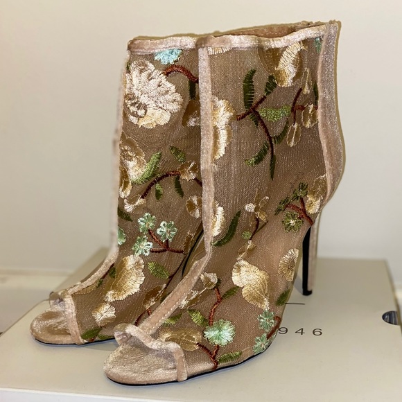 Sexy Fun Stylish Booties - Picture 3 of 4